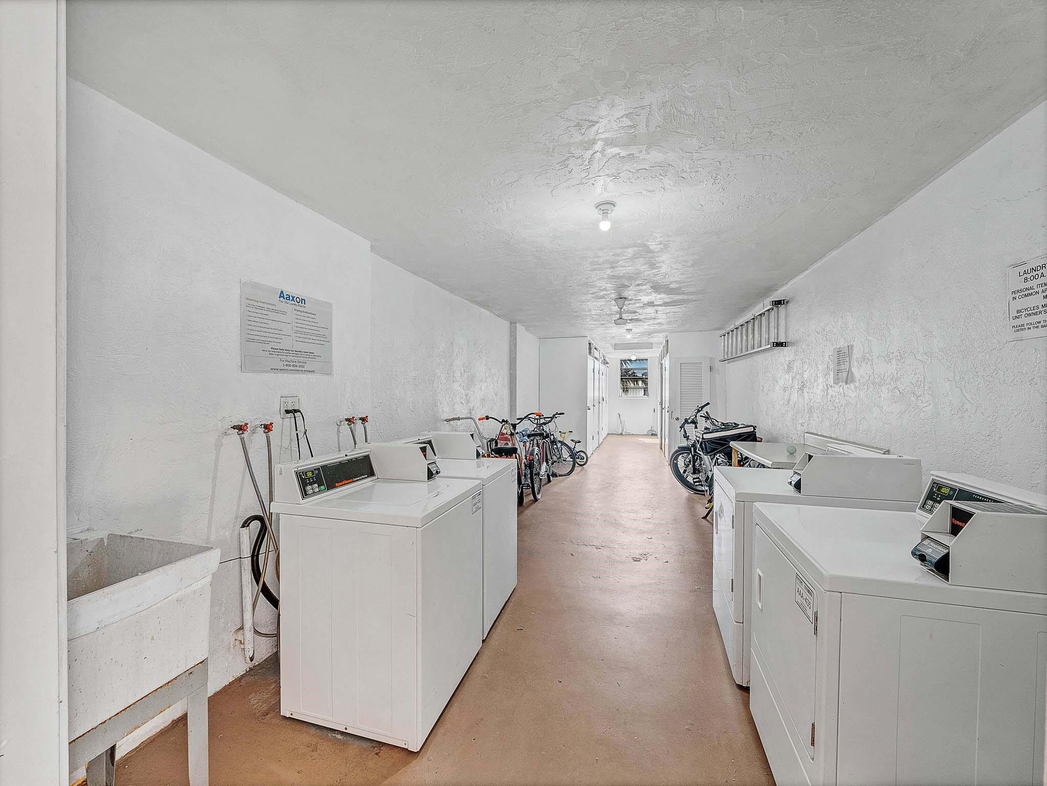 Lighthouse Point Plaza - Residential