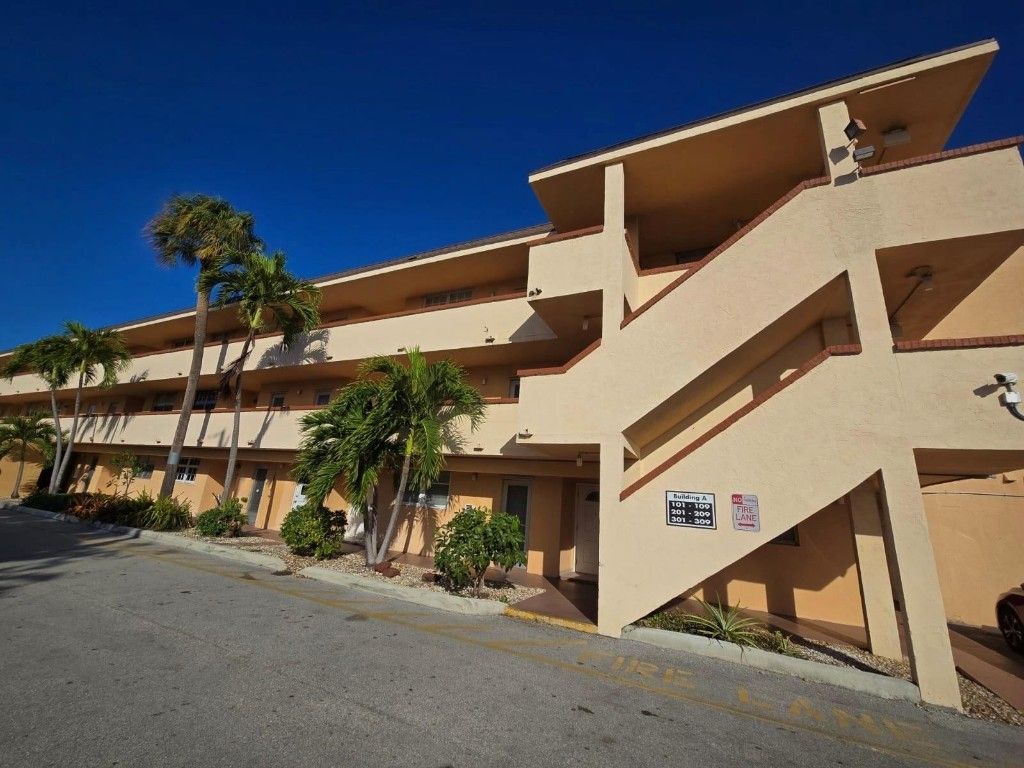 Photo of 4500 N Federal Highway #303, Lighthouse Point, FL 33064 (MLS # F10548355)