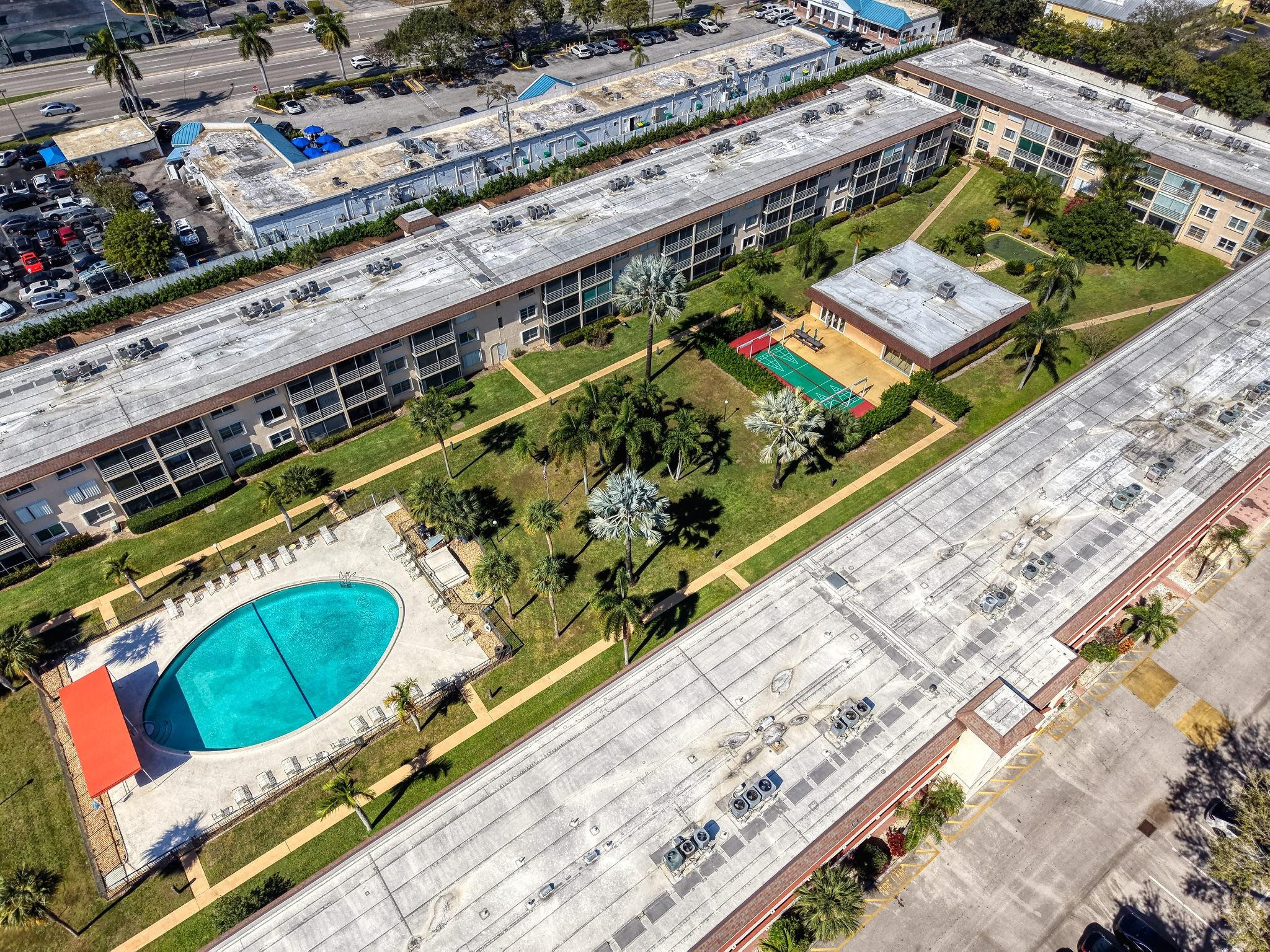 Lighthouse Point Plaza - Residential