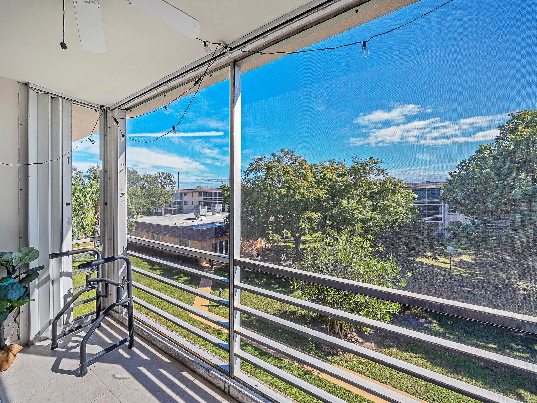 Lighthouse Point Plaza - Residential