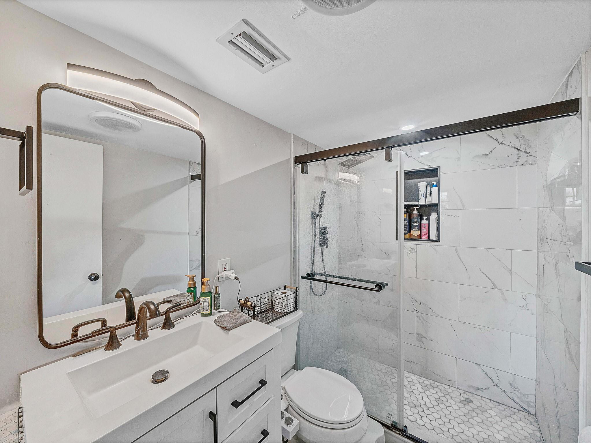 Lighthouse Point Plaza - Residential