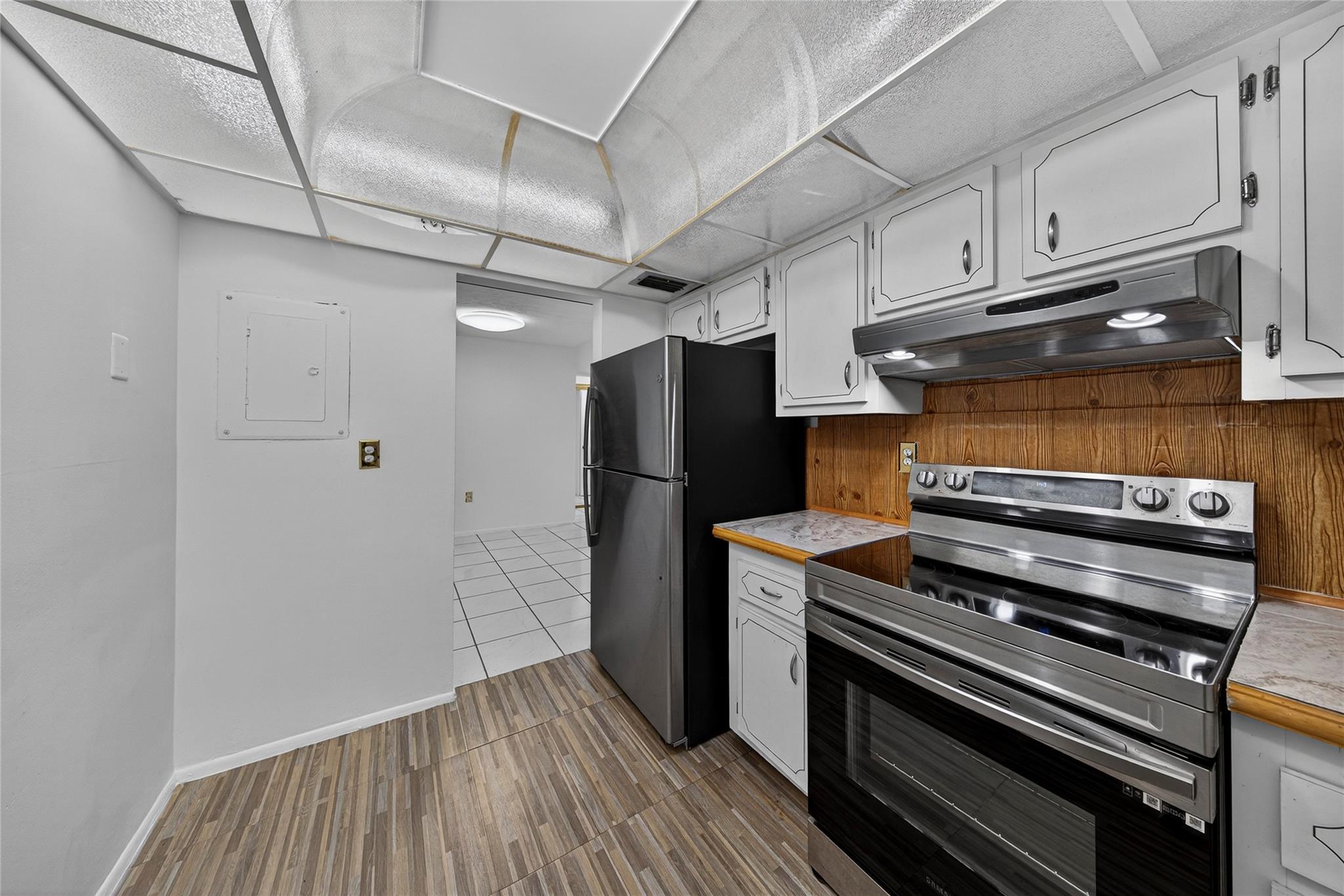 Omega Condo No4 - Residential Lease