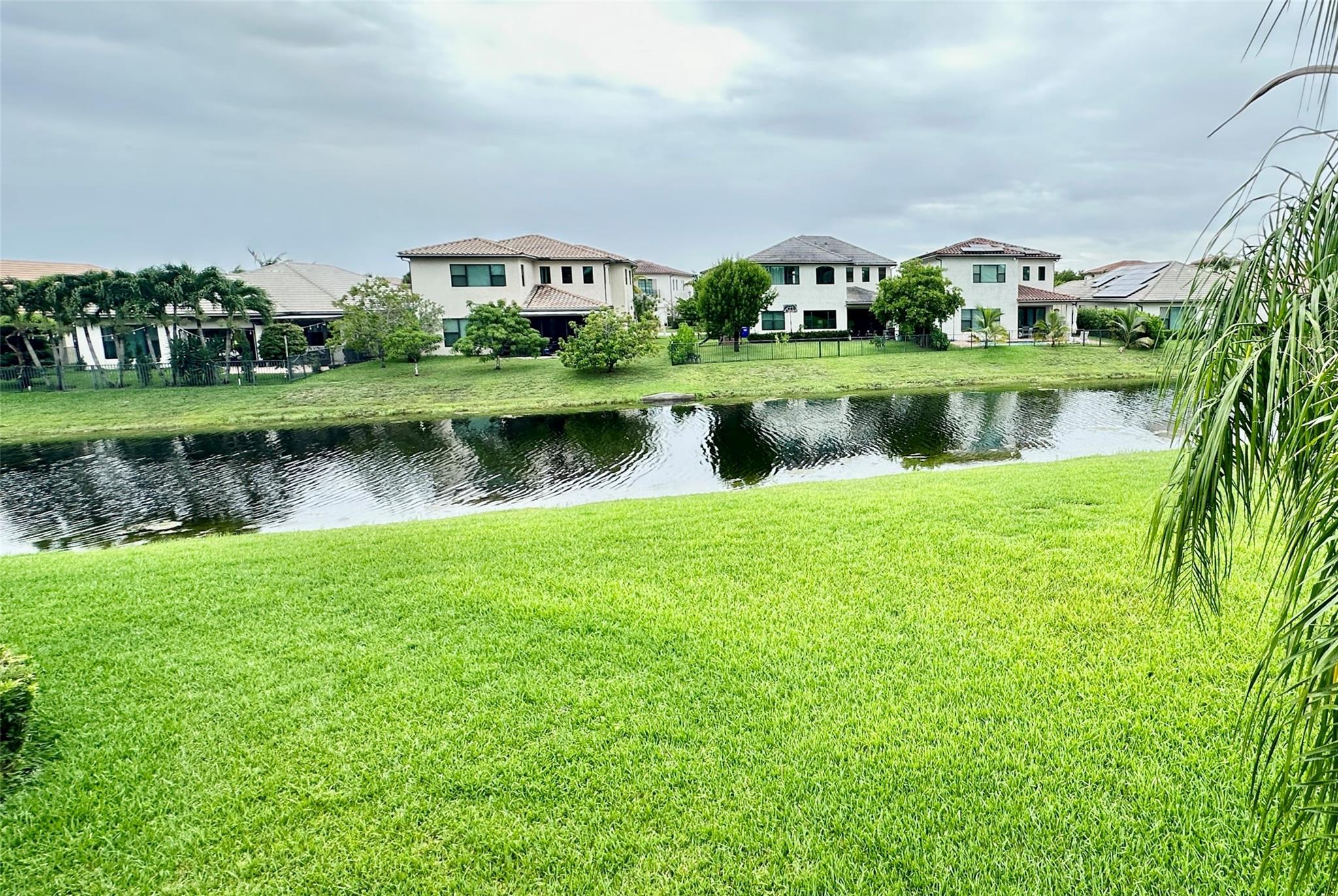 CLUB QUARTERS AT RAINTREE - Residential
