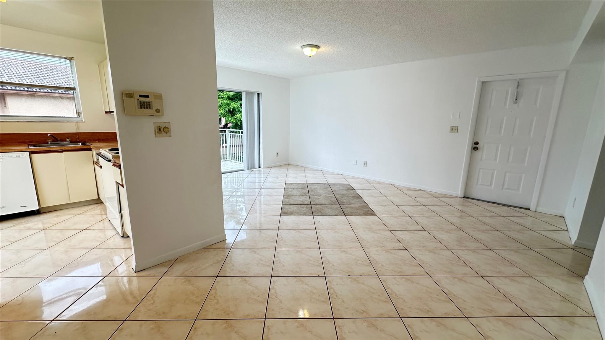 CLUB QUARTERS AT RAINTREE - Residential