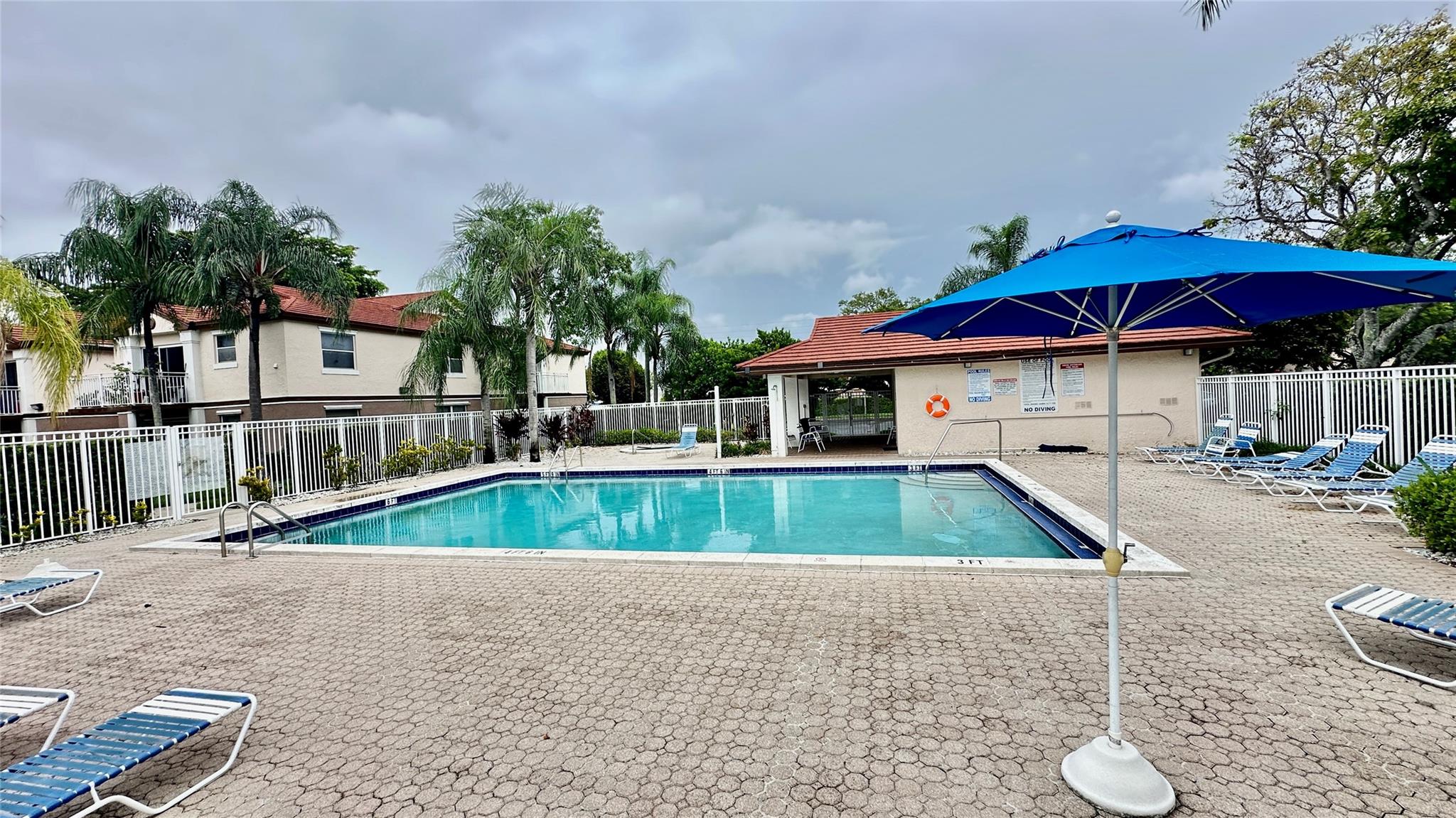 CLUB QUARTERS AT RAINTREE - Residential