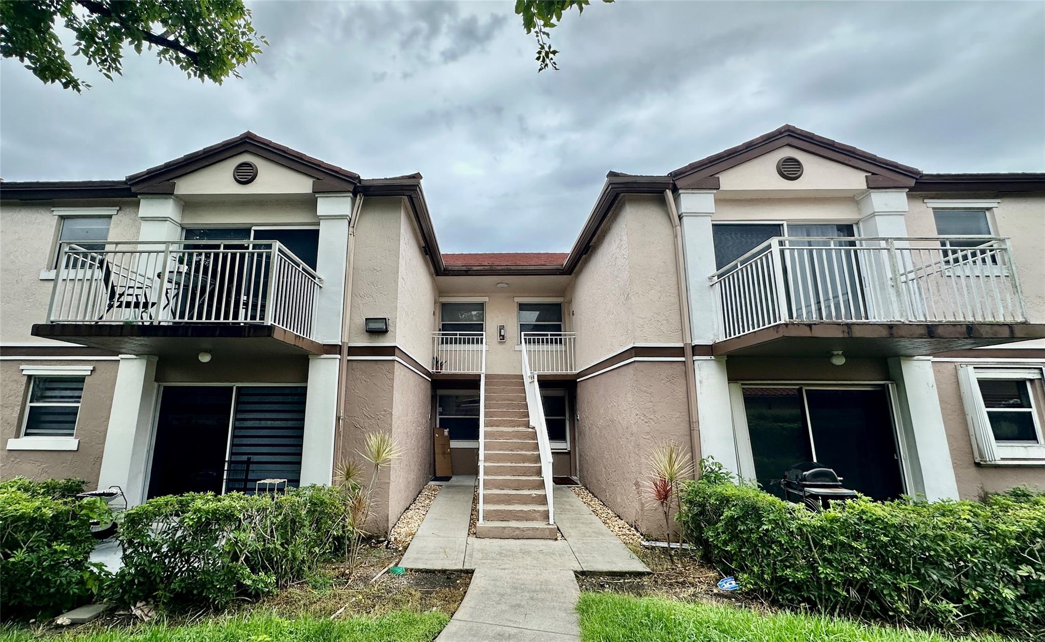 CLUB QUARTERS AT RAINTREE - Residential