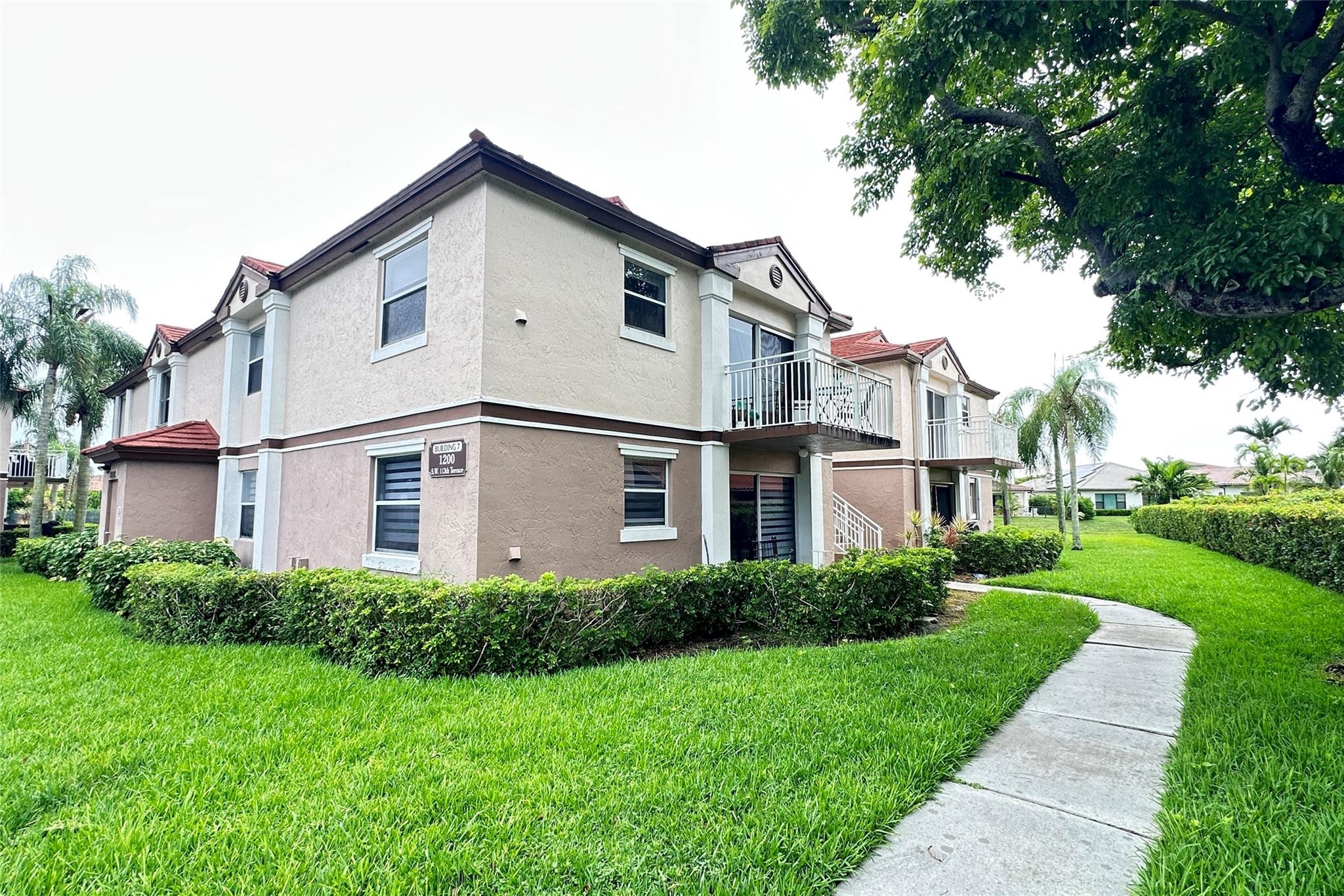 CLUB QUARTERS AT RAINTREE - Residential