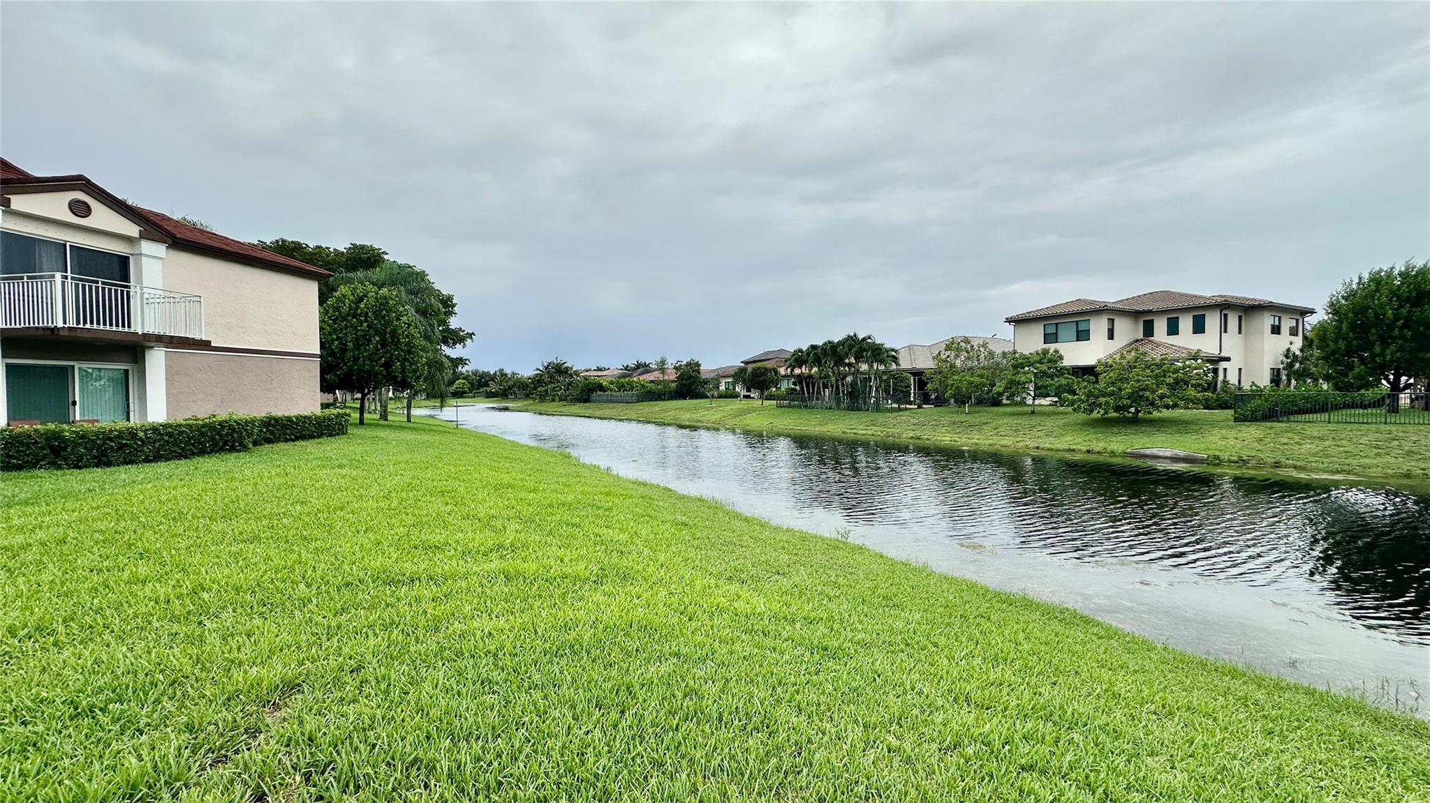 CLUB QUARTERS AT RAINTREE - Residential
