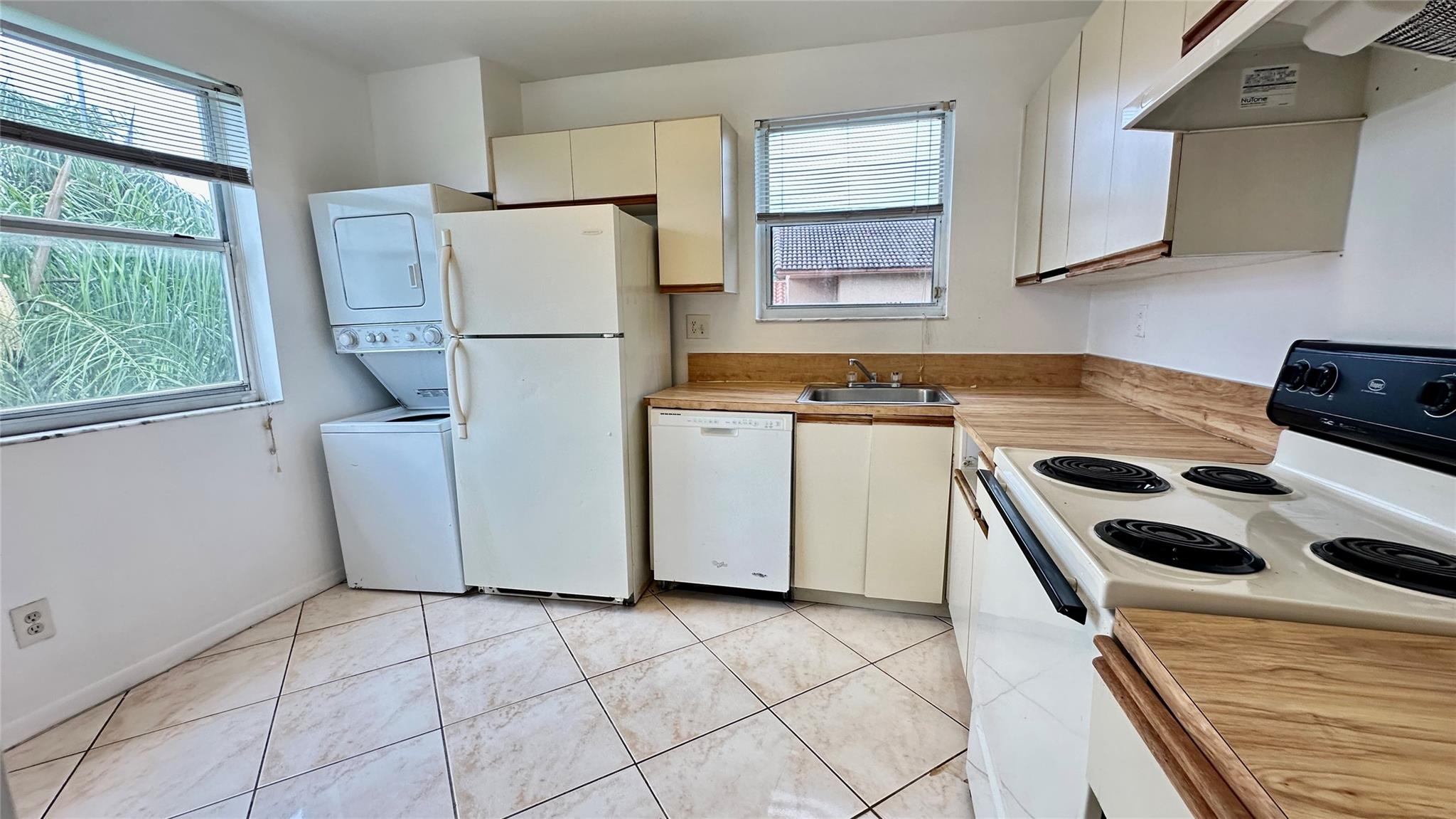 CLUB QUARTERS AT RAINTREE - Residential