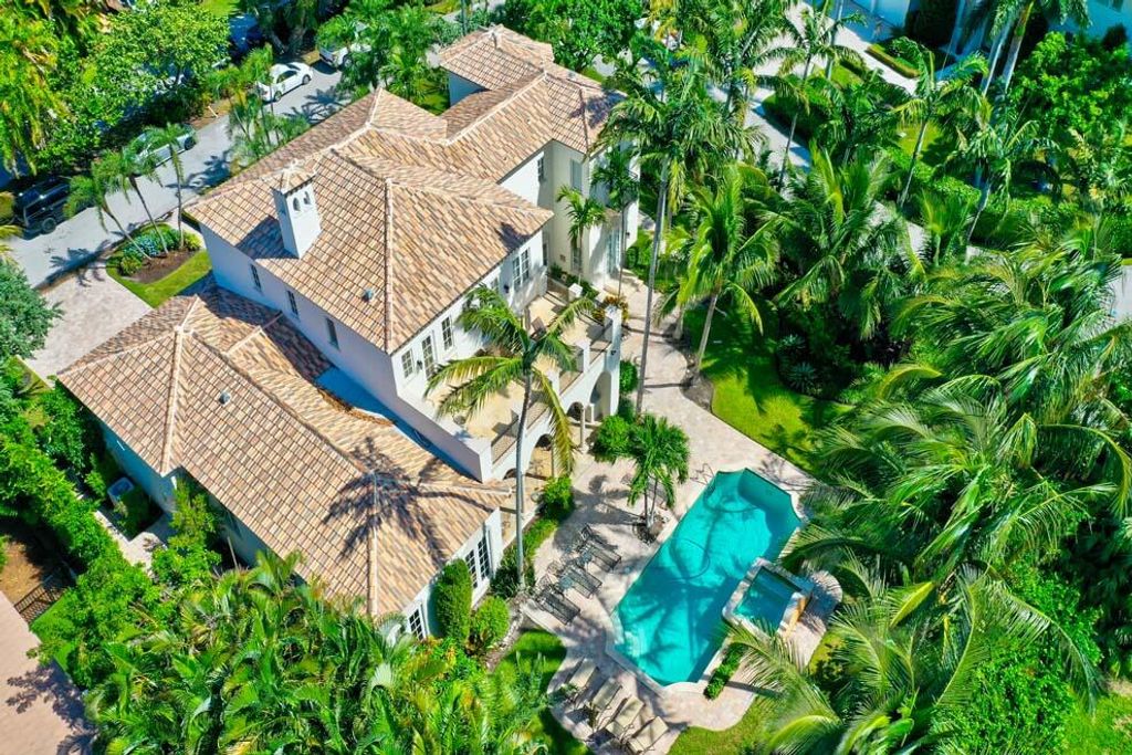 Photo of 1054 Melaleuca Road, Delray Beach, FL 33483 (MLS # R11087590)