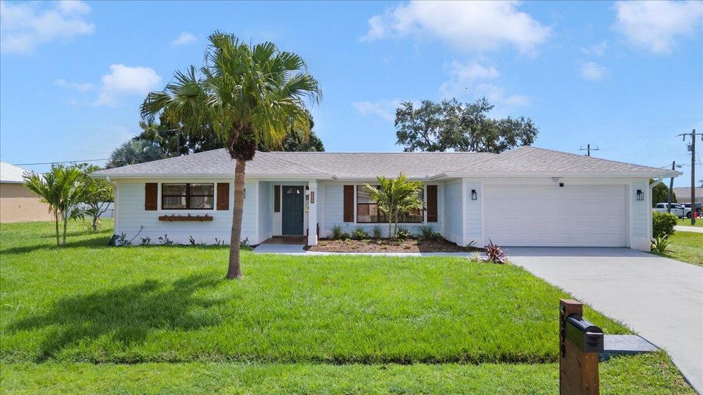 Photo of 599 SE Euclid Lane, Port St Lucie, FL 34983 (MLS # R10895371)