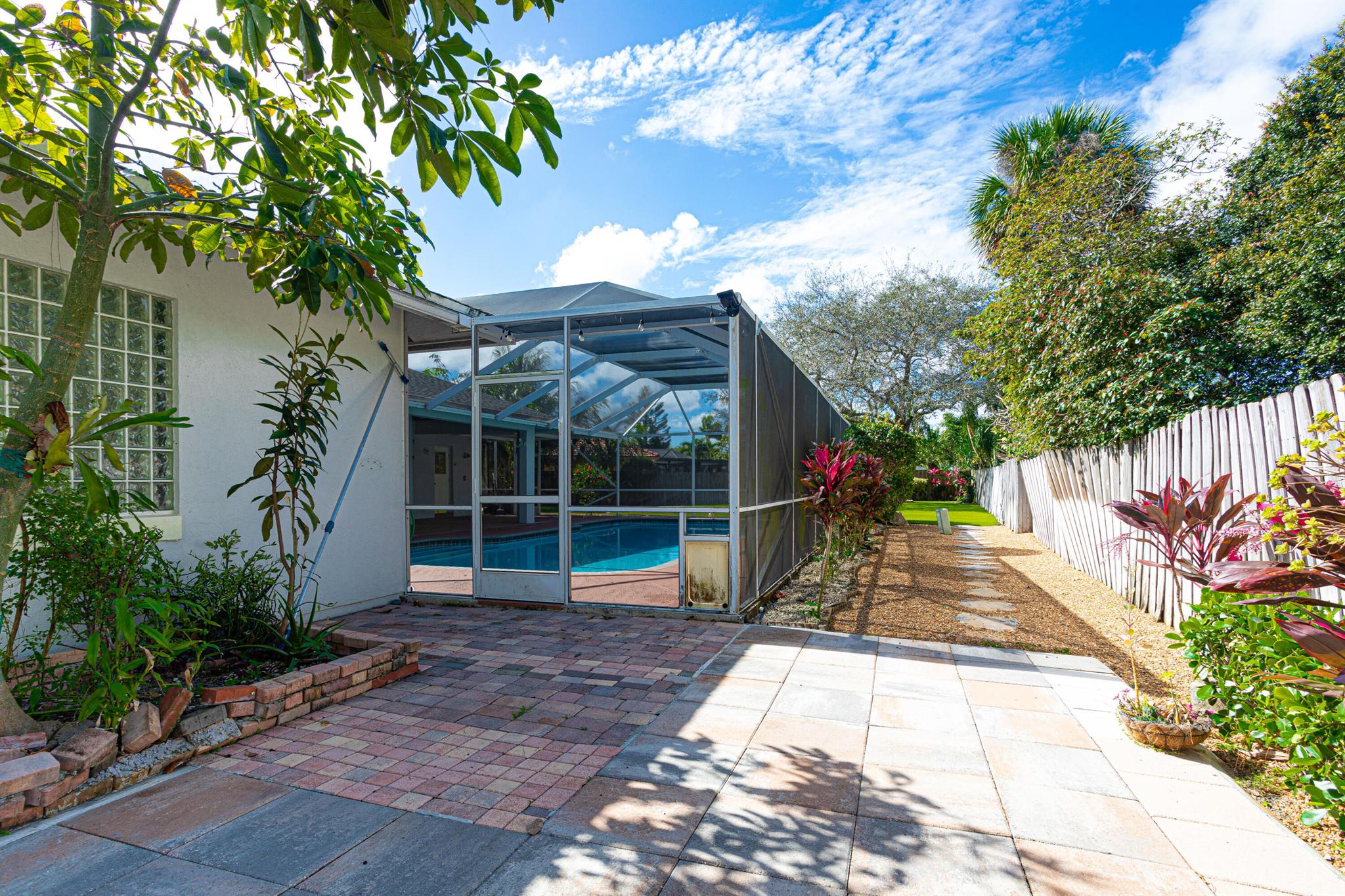 EASTWOOD OF WELLINGTON 3 - Residential