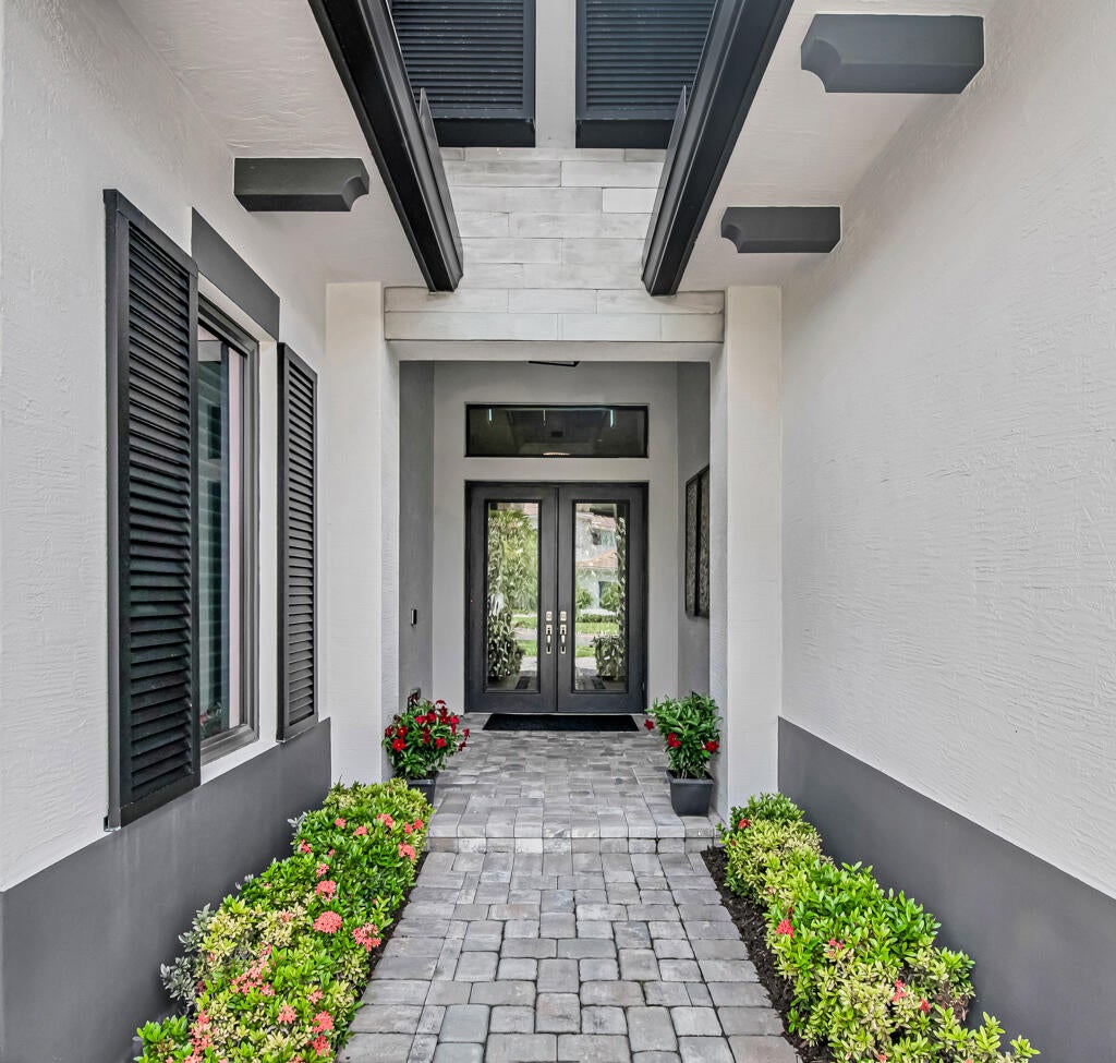 9228 CORAL ISLES Circle