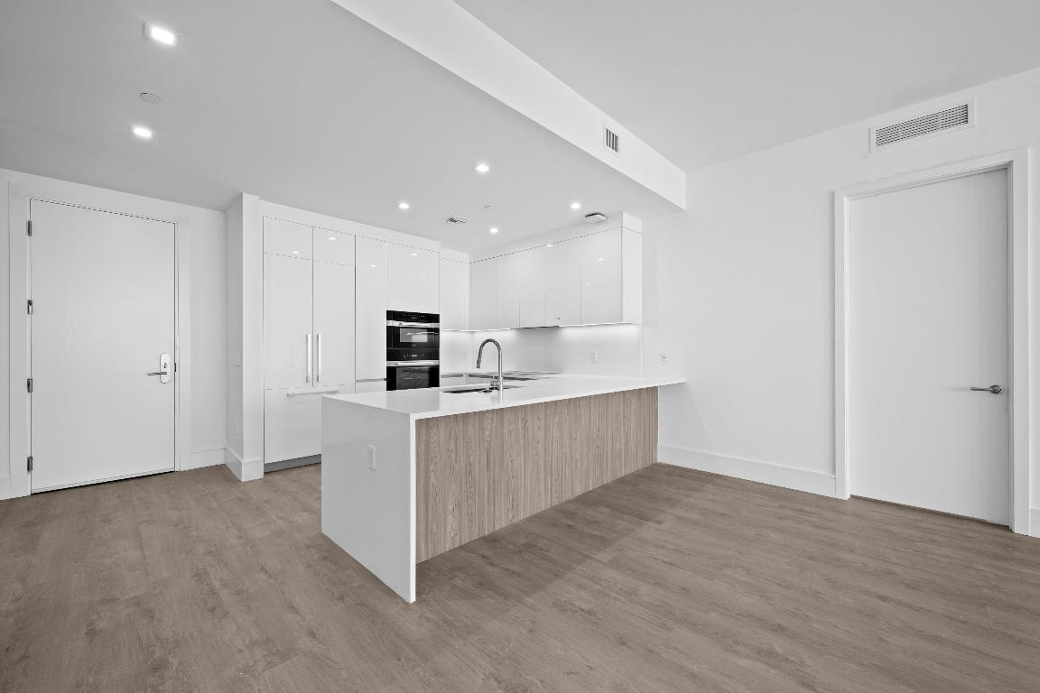 220 Lake Shore Drive 917