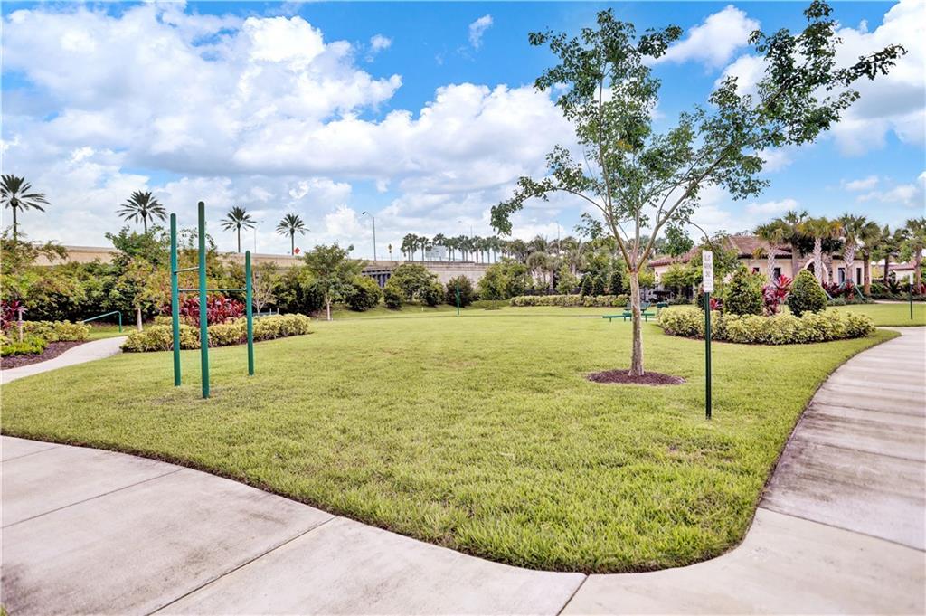 Central Parc South 182-17 - Residential