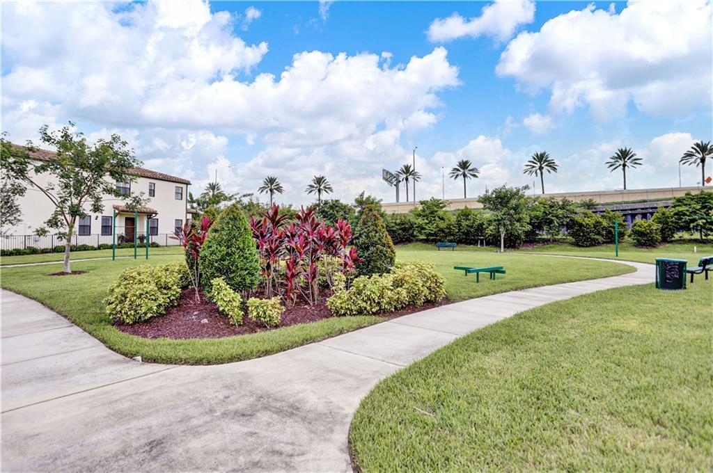 Central Parc South 182-17 - Residential