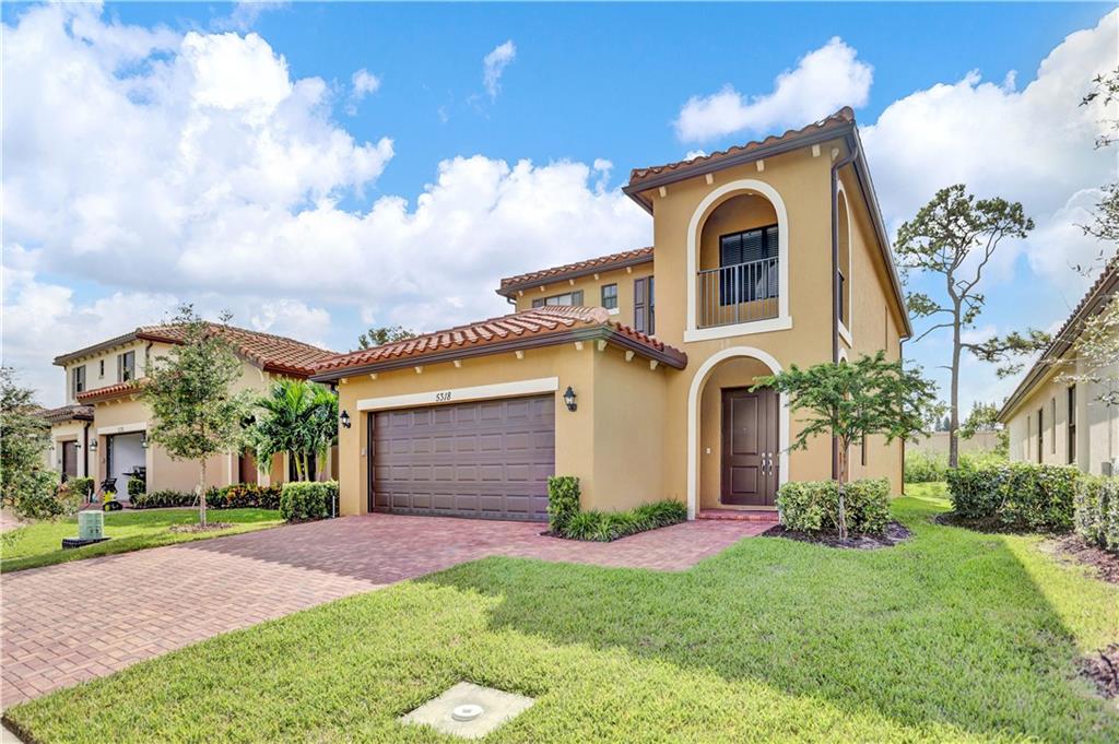 Central Parc South 182-17 - Residential