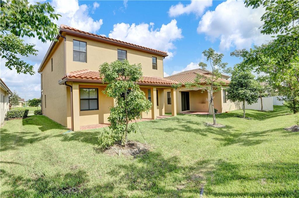 Central Parc South 182-17 - Residential