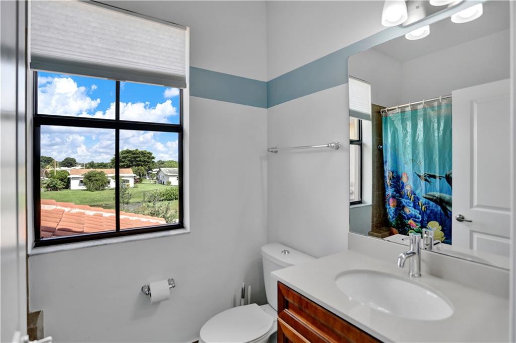 Central Parc South 182-17 - Residential