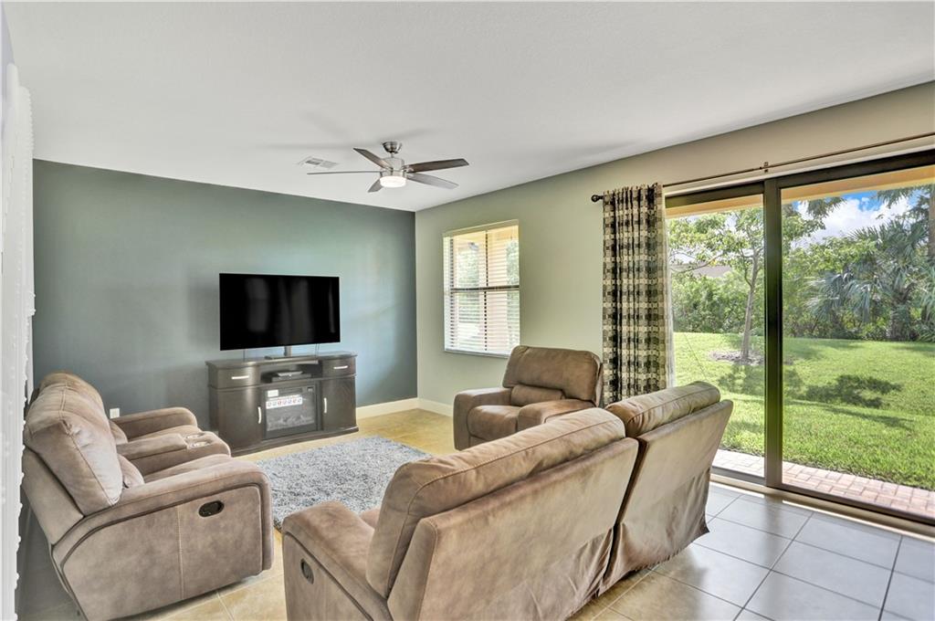 Central Parc South 182-17 - Residential