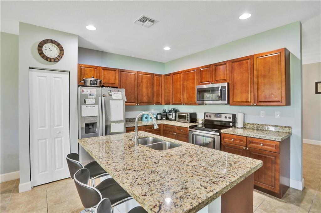 Central Parc South 182-17 - Residential