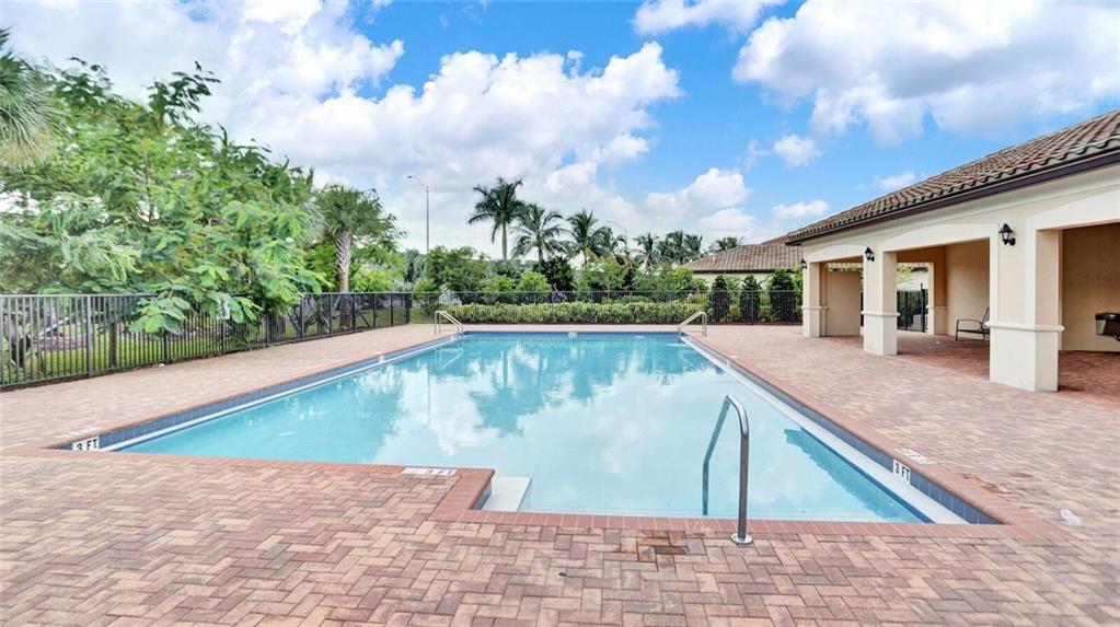 Central Parc South 182-17 - Residential