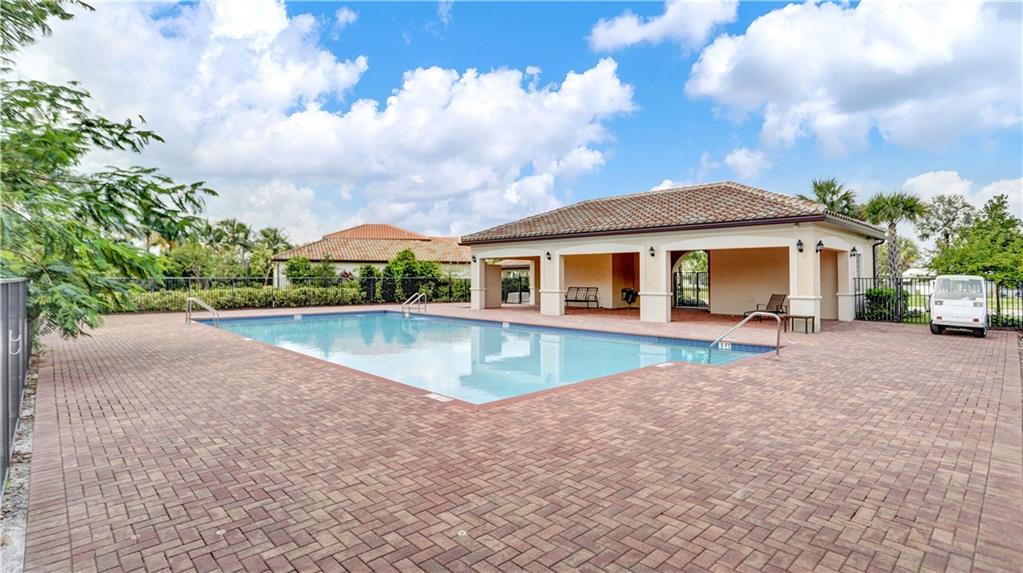 Central Parc South 182-17 - Residential