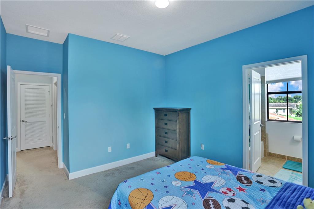 Central Parc South 182-17 - Residential