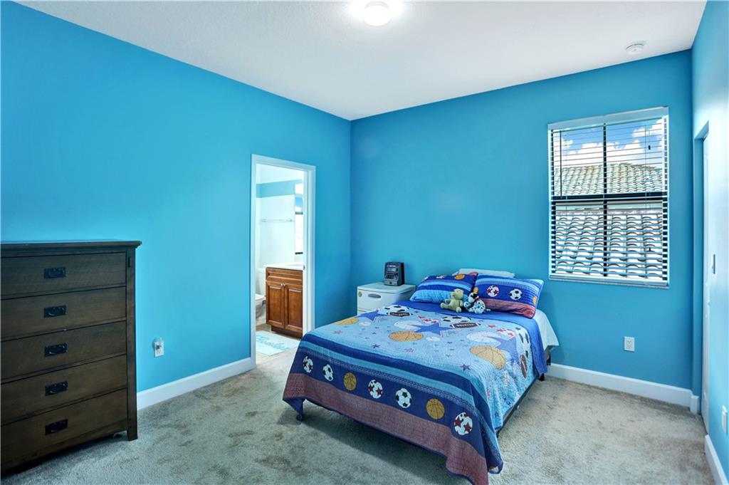 Central Parc South 182-17 - Residential