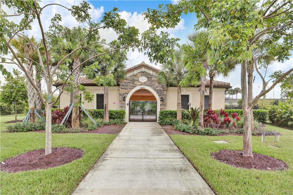 Central Parc South 182-17 - Residential