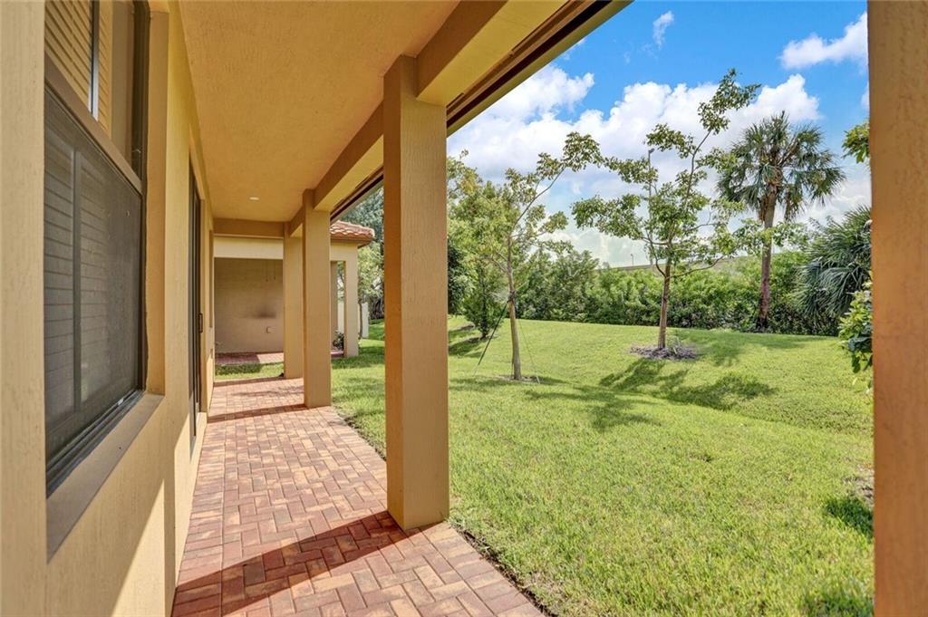 Central Parc South 182-17 - Residential