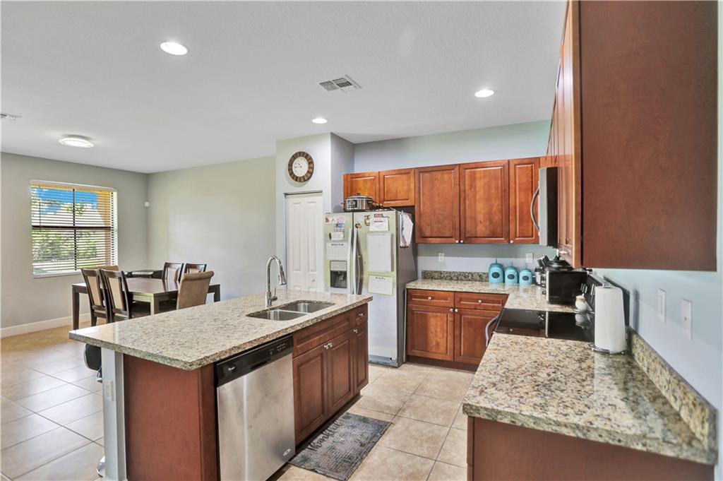 Central Parc South 182-17 - Residential