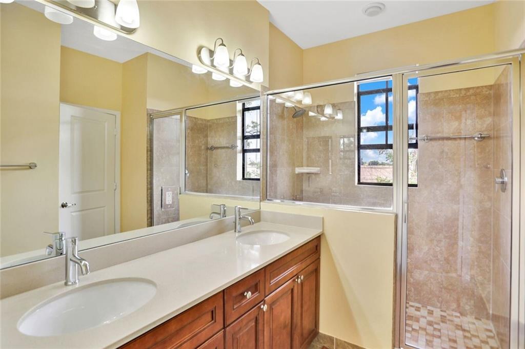 Central Parc South 182-17 - Residential