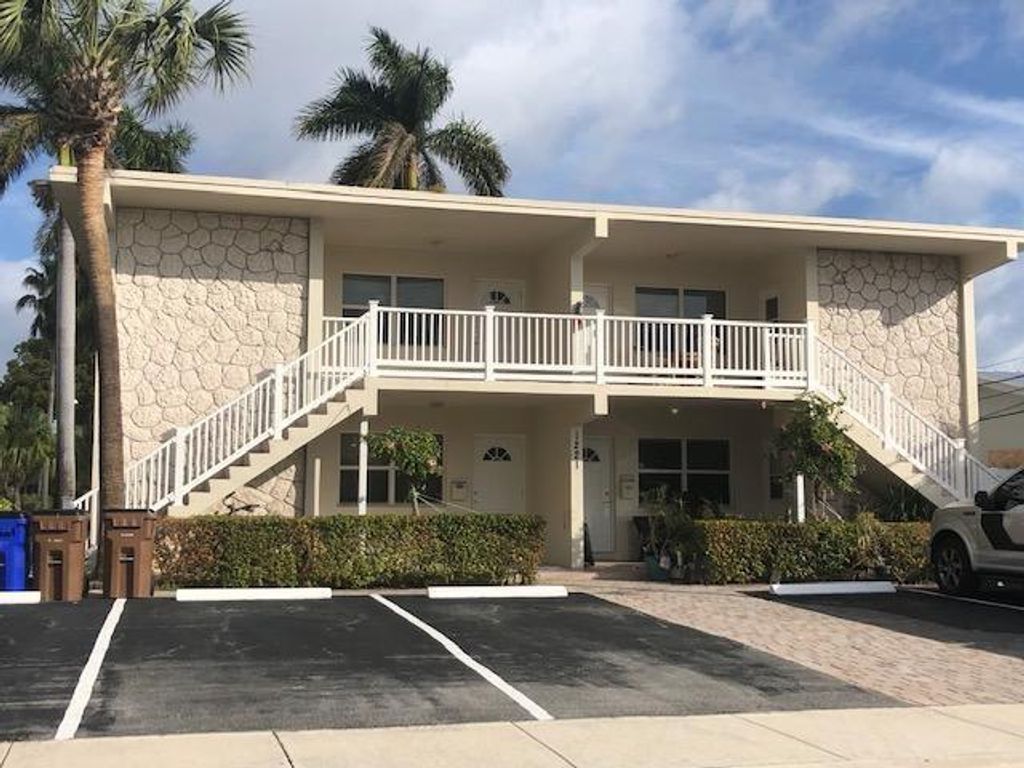 Photo of 1221 SE 3rd Street #4, Deerfield Beach, FL 33441 (MLS # B26017986)