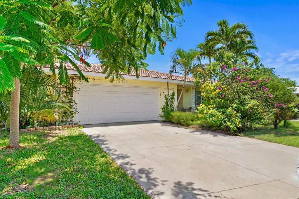 Photo of 2538 SW 13th Court, Boynton Beach, FL 33426 (MLS # B26066312)