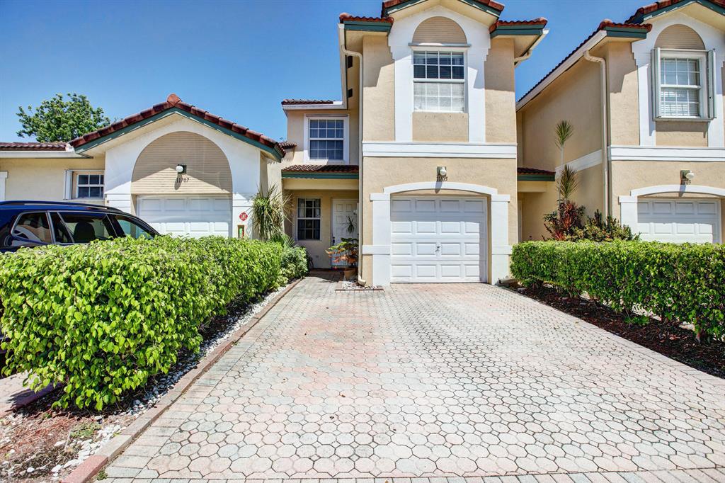 Beautiful 2 story Villa in gated community with pool, 3 bedrooms, 2 baths. Nice screened back patio with garden view.Close to shops, highways, great school district.
