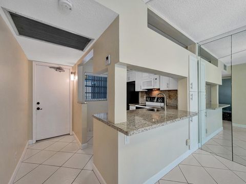 Condominium in Davie FL 9420 Poinciana Pl Pl 10.jpg