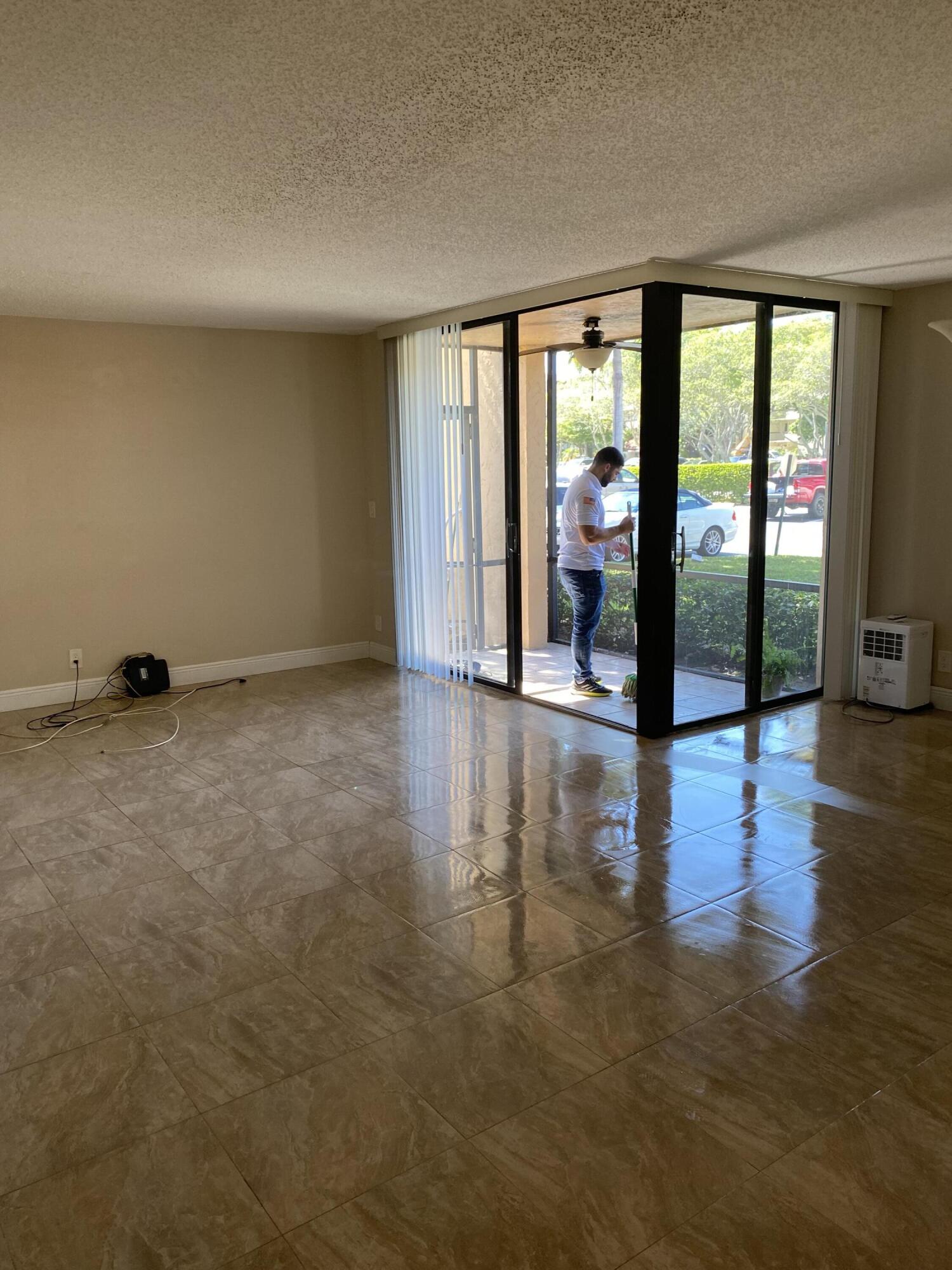 LAVERS DELRAY RACQUET CLUB CONDO - Residential Lease