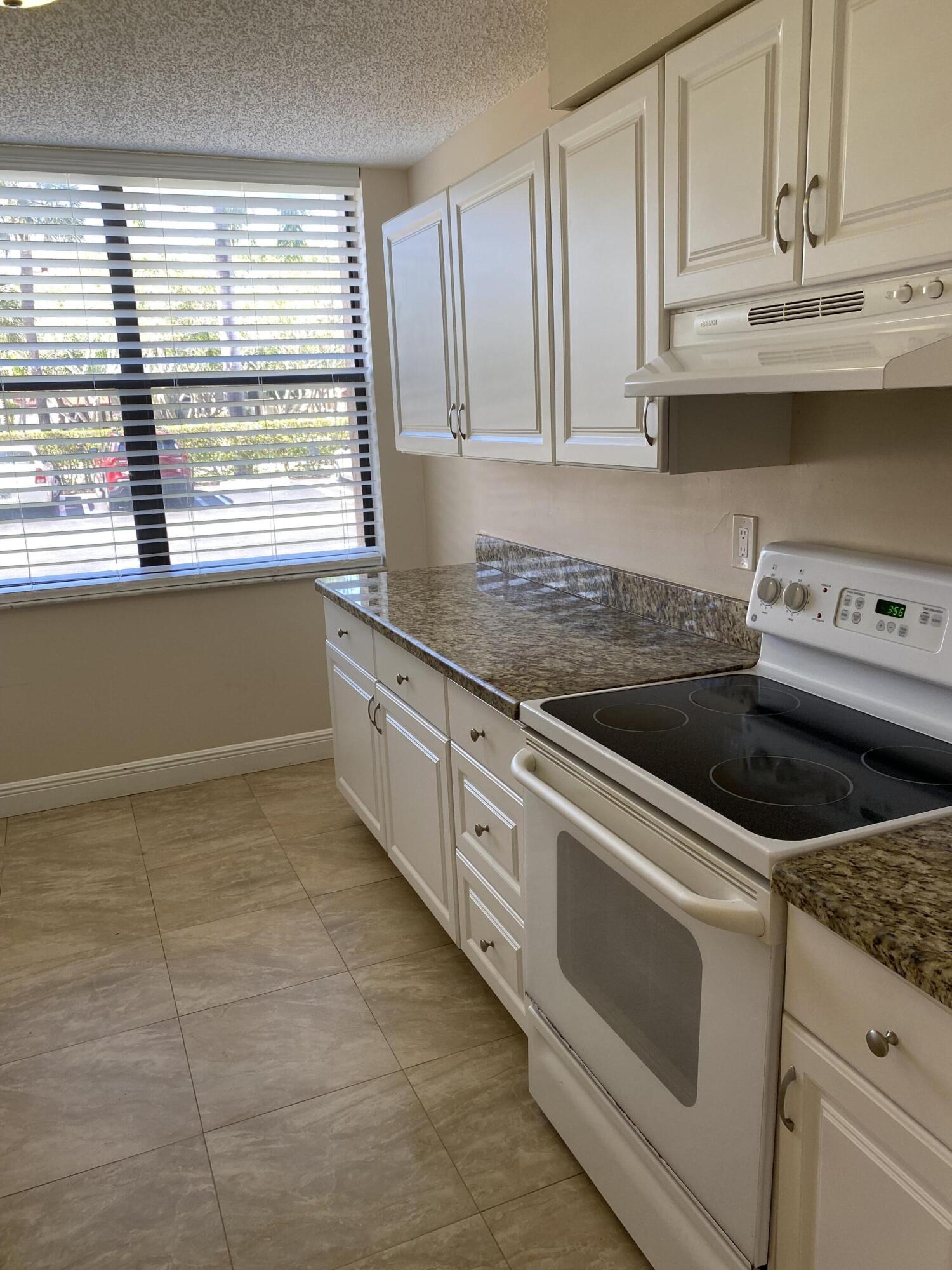 LAVERS DELRAY RACQUET CLUB CONDO - Residential Lease