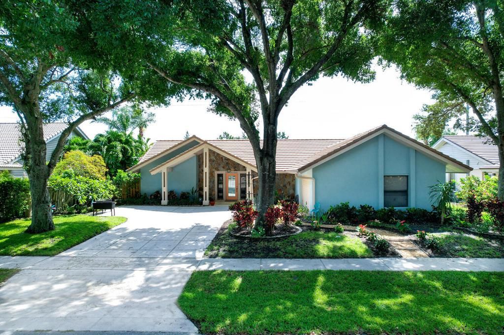 Photo of 114 Timber Lane, Jupiter, FL 33458 (MLS # R10739791)