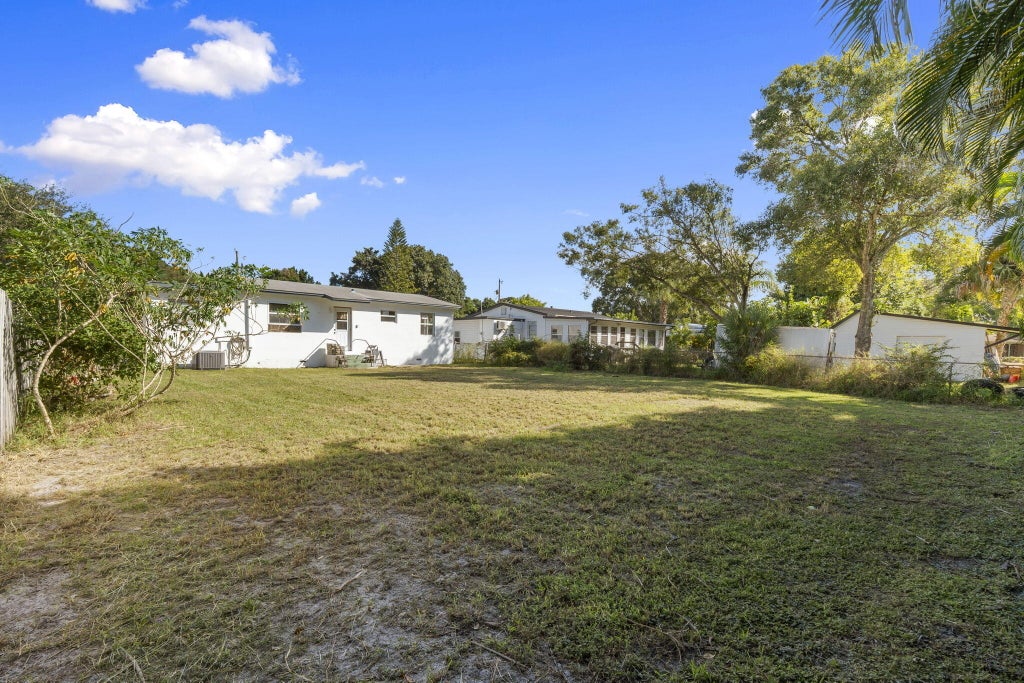 Photo of 1107 Jasmine Avenue, Fort Pierce, FL 34982 (MLS # B26071683)