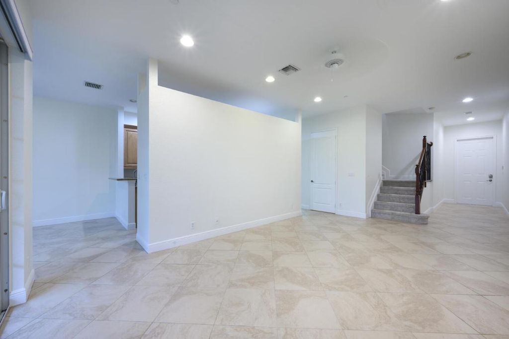 Photo of 4920 Vine Cliff Way E, Palm Beach Gardens, FL 33418 (MLS # R10954090)