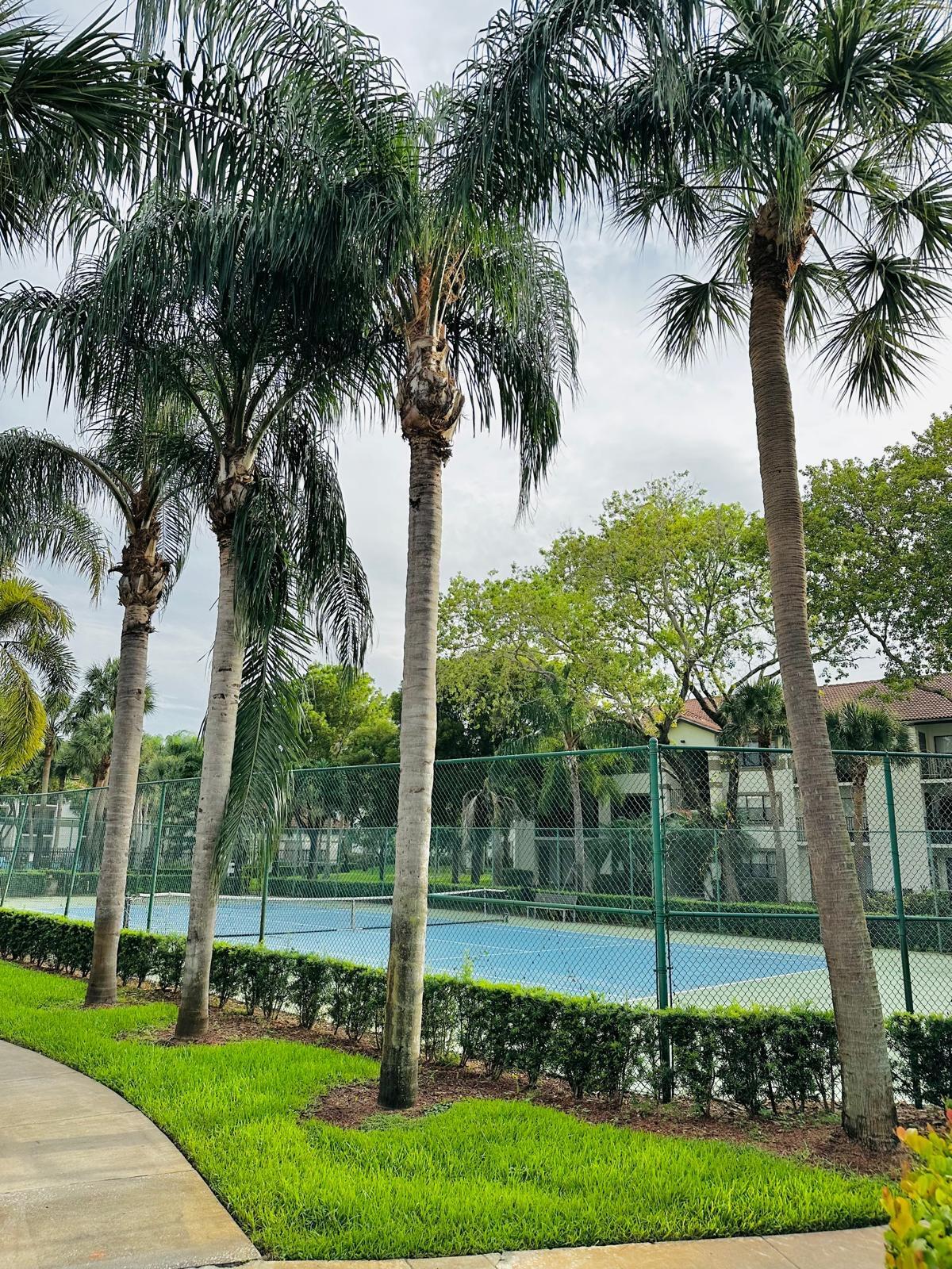 HOLLYWOOD PARC CONDOMINIUM - Residential Lease