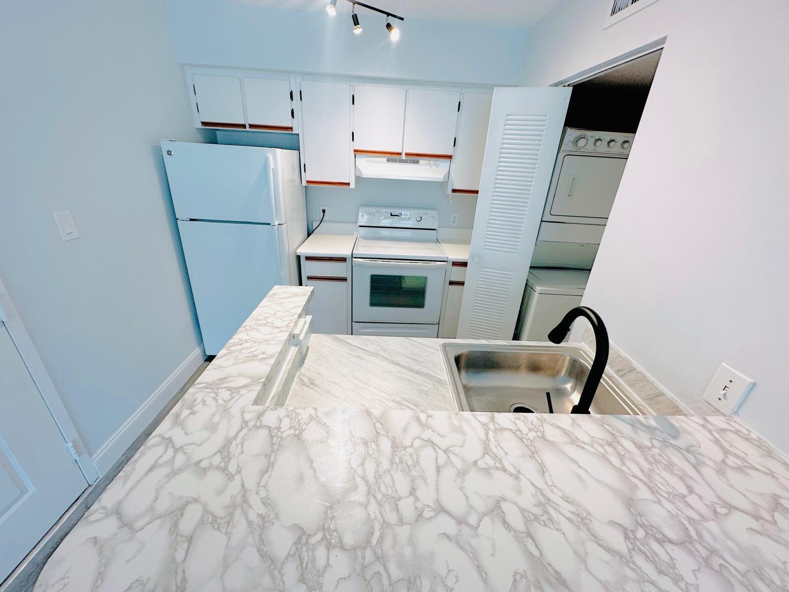 HOLLYWOOD PARC CONDOMINIUM - Residential Lease