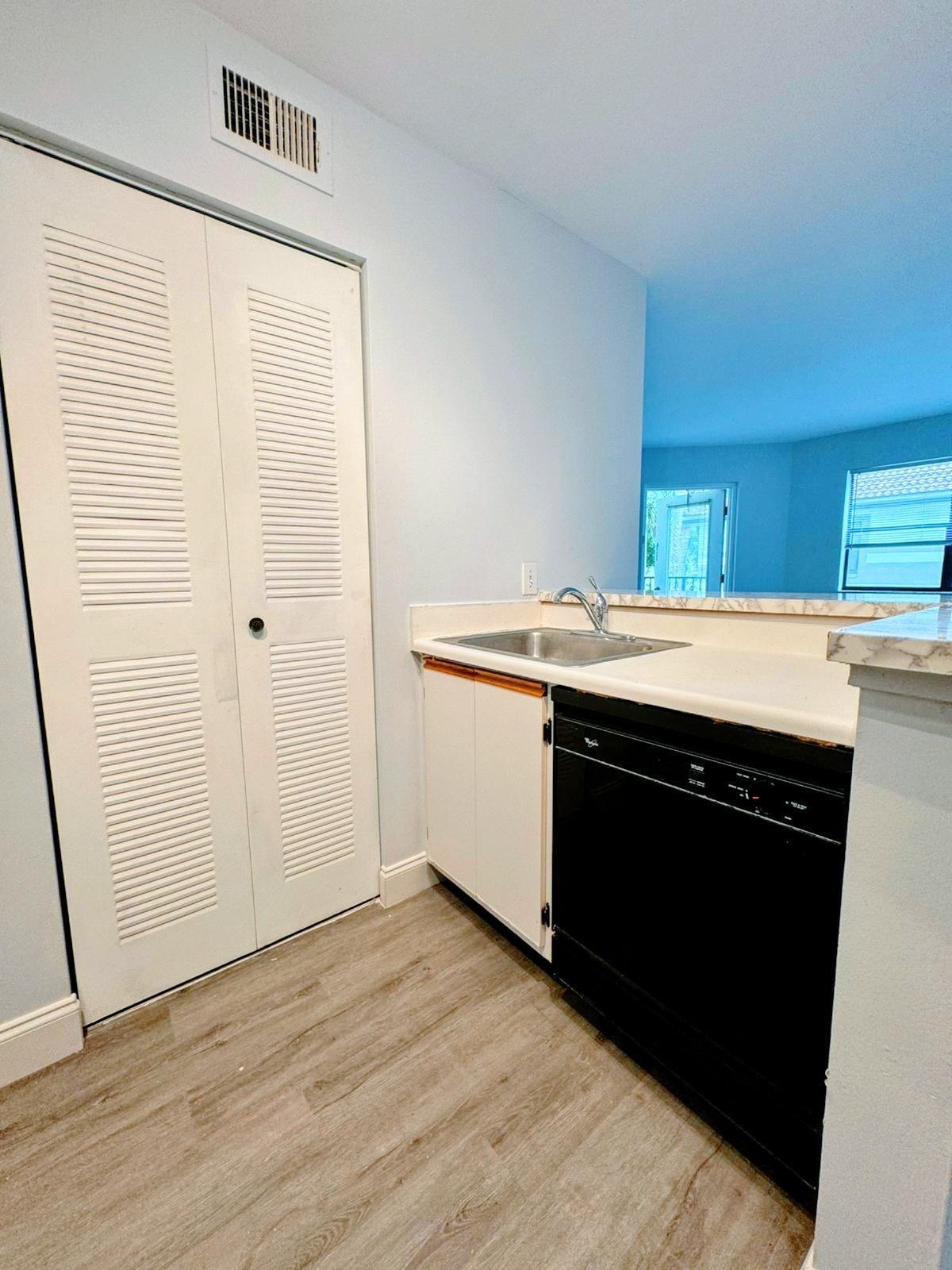 HOLLYWOOD PARC CONDOMINIUM - Residential Lease