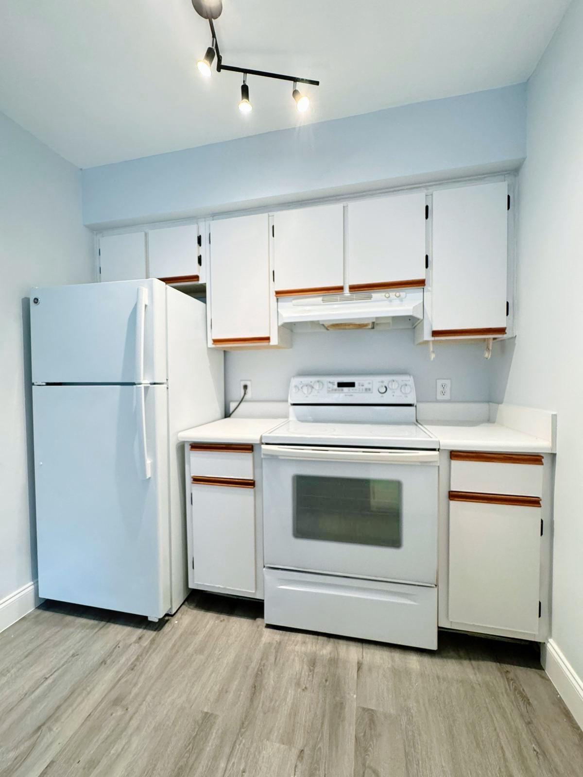 HOLLYWOOD PARC CONDOMINIUM - Residential Lease