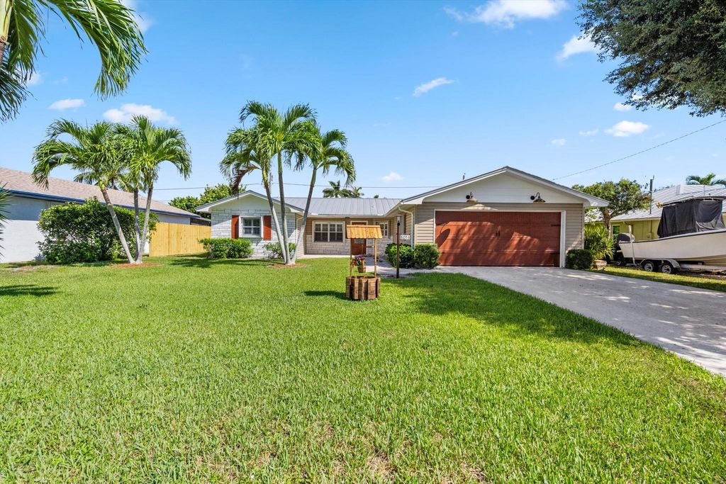 Photo of 8053 SE Carlton Street, Hobe Sound, FL 33455 (MLS # R11095869)