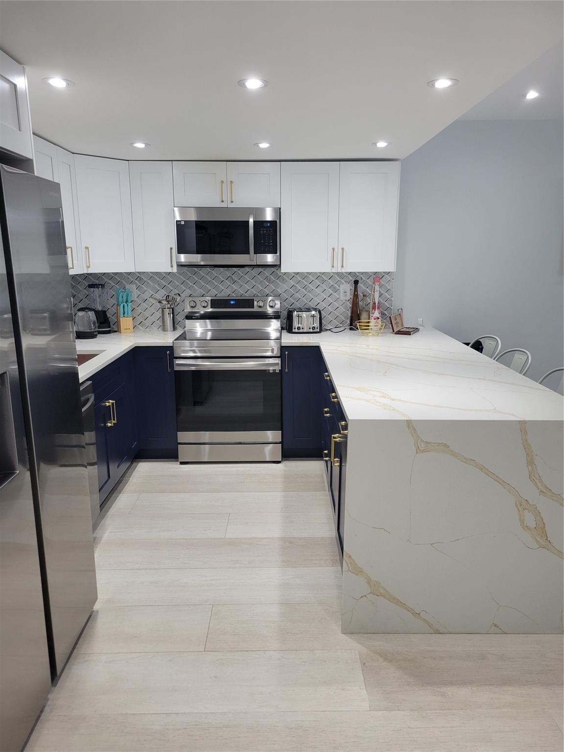 Oceanview Bldg Condo - Residential Lease