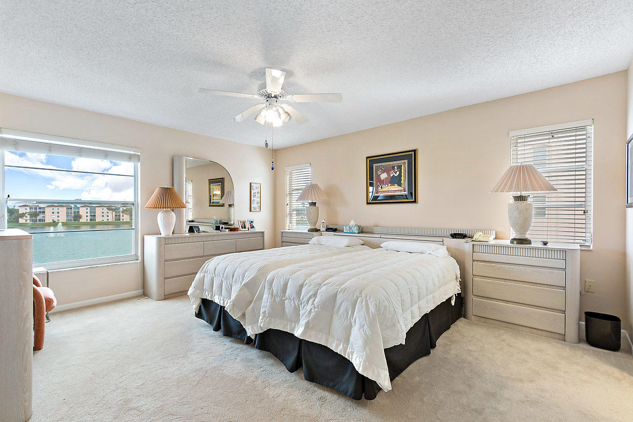 HUNTINGTON POINTE - Residential