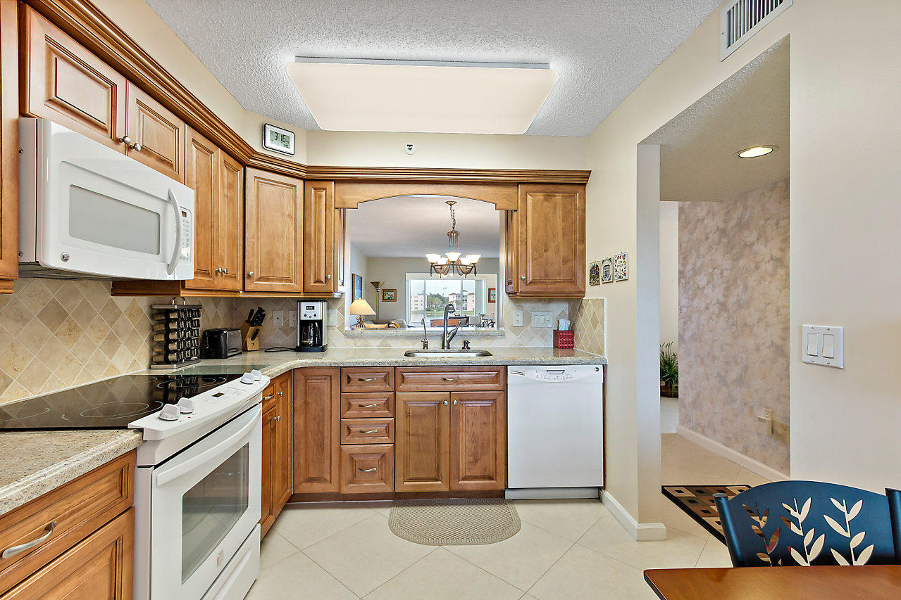 HUNTINGTON POINTE - Residential